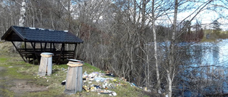 Sopor dumpas på rastplats utanför Överum