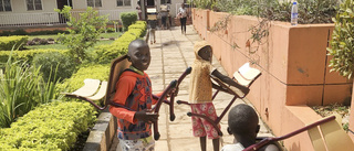 Skolmöbler från Skellefteå har kommit till användning i Uganda: ”Oroligt och osäkert in i det sista”