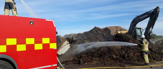 Brand på återvinningscentral släckt