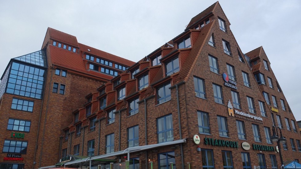 En av många nya byggnader i Rostocks tidigare nedgångna hamn.