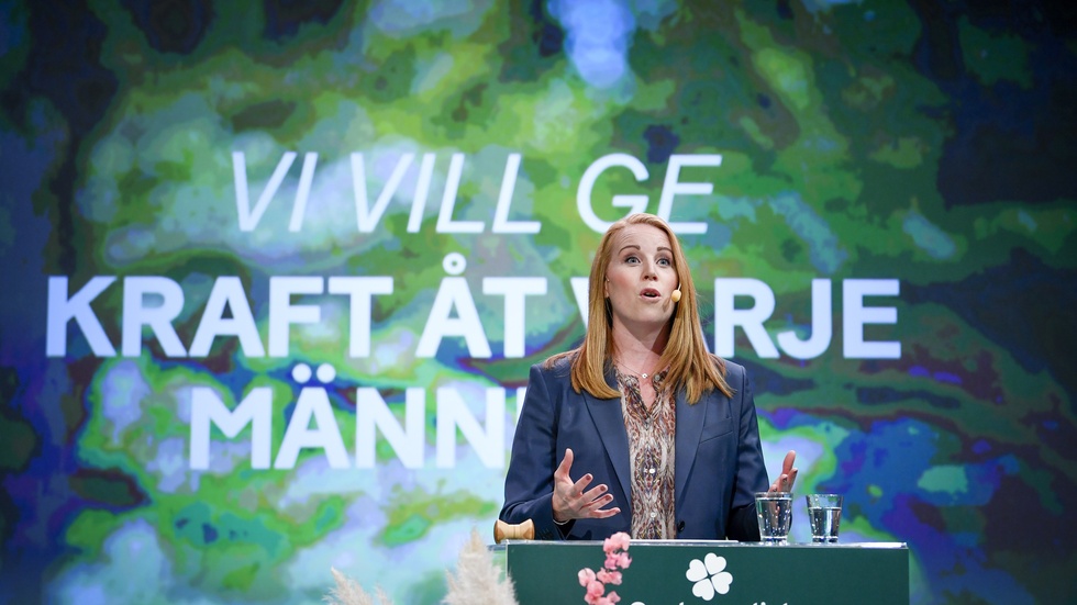 Partiledare Annie Lööf håller inledningstal under Centerpartiets partistämma i Sigtuna.