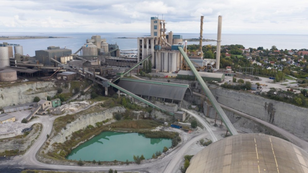 Cementas cementfabrik i Slite på Gotland är nu en av två cementfabriker i Sverige. Båda ägs av den stora cementtillverkaren Heidelberg Cement Group. Arkivbild.