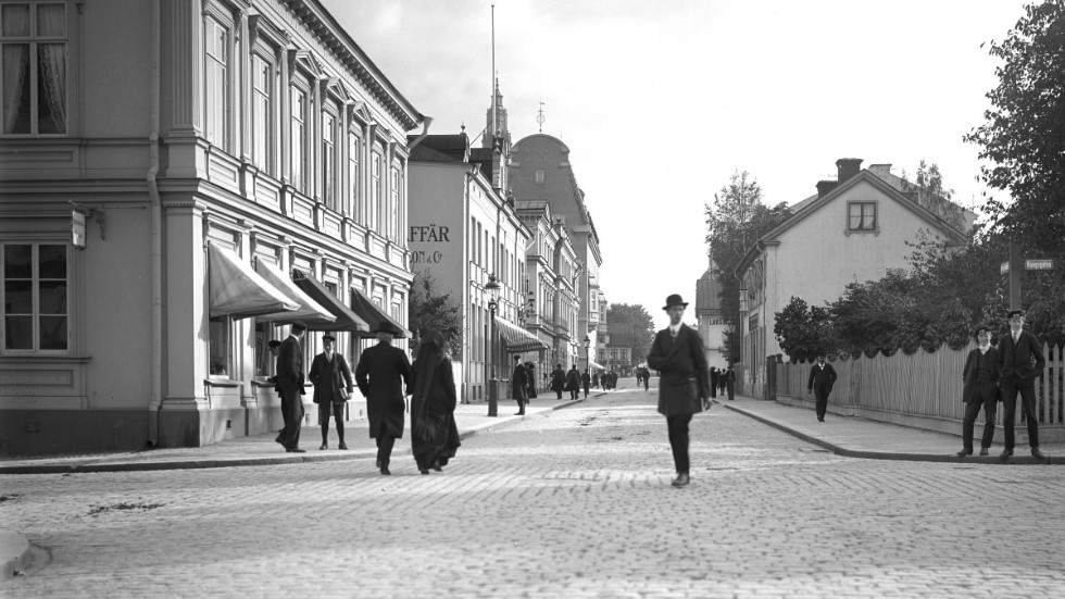 De välbeställda linköpingsborna bodde inne i staden i fina stenhus. 