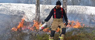 Efter bränderna utomhus – insatsledaren Pär Mikaelssons uppmaning: "Tänk er för innan ni eldar" • Så ska du agera vid brand