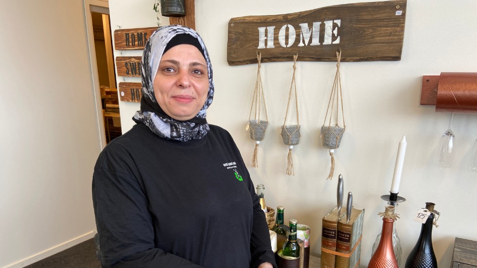 Fatoun Tarakji har fått en anställning på One More Time i Oxelösund. Hon menar det är viktigt med både språkkunskaper och mod för att lyckas.  