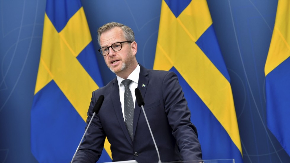 Inrikesminister Mikael Damberg (S) presenterar nya åtgärder för skärpta straff för brott mot knivlagen.