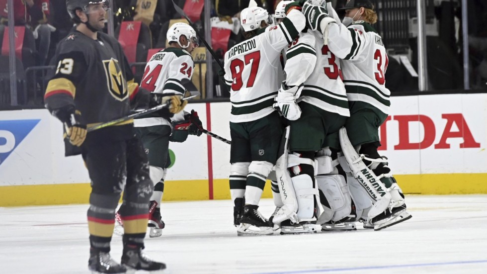 Minnesota firar segern över Vegas i lagens första match i Stanley Cup-slutspelet.
