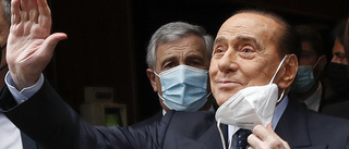 Krasslig Berlusconi på sjukhus