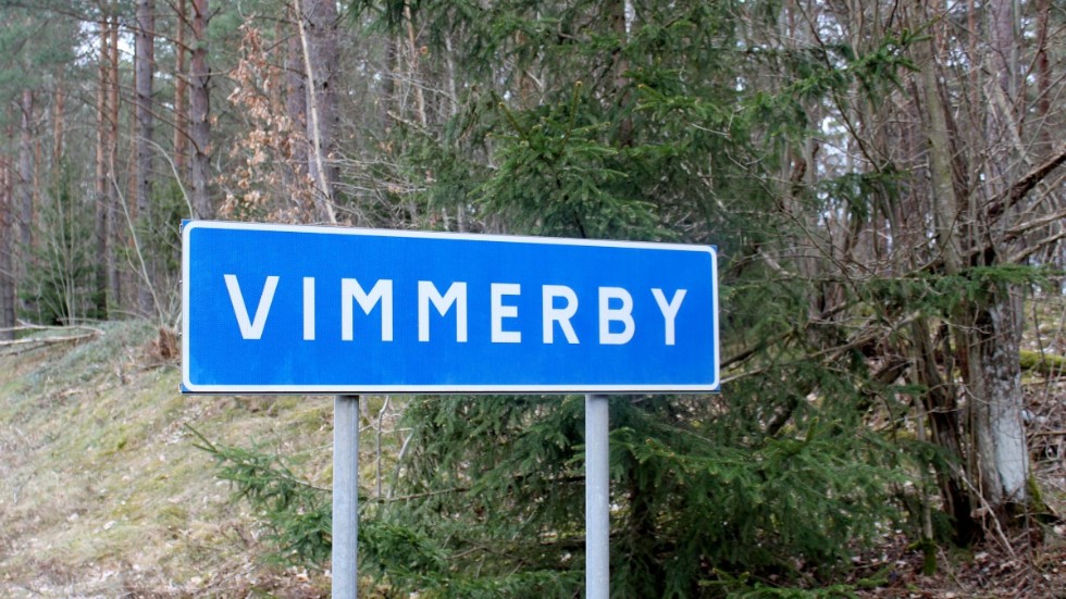 Vimmerbys fullmäktige har 49 ledamöter, minst hälften – alltså 25 måste delta för att man ska kunna fatta beslut. 