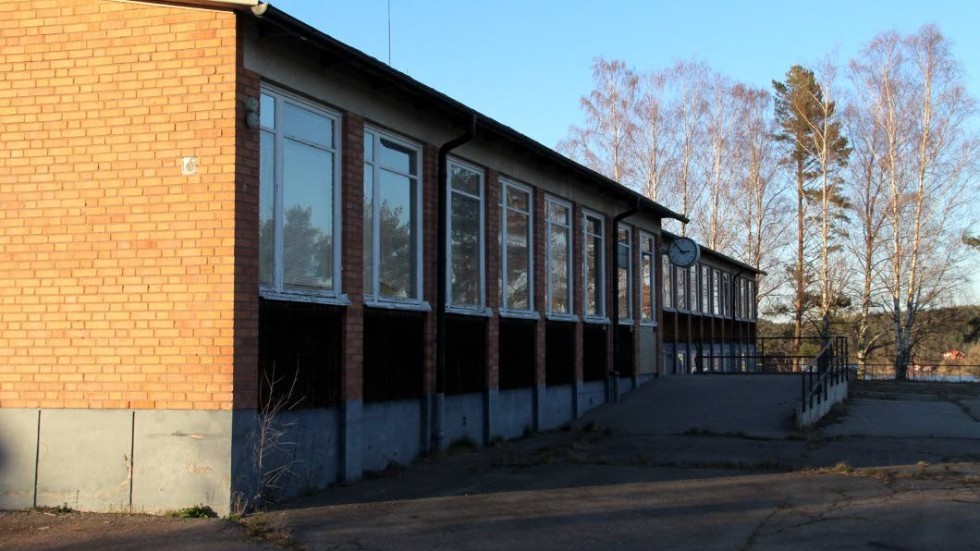 För fem år sedan köpte Stefan Junhammar den gamla skolan i Hycklinge. Nu vill han avyttra den.