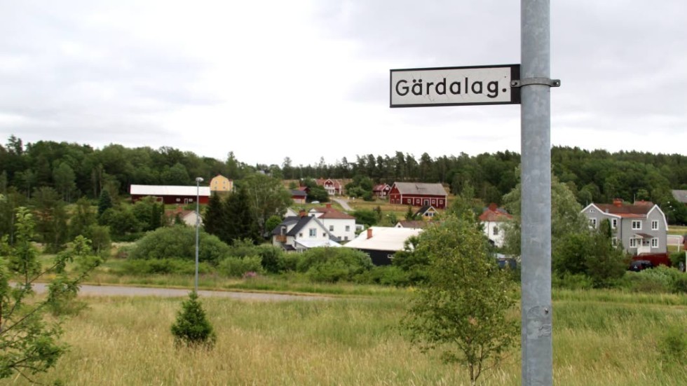 Det var i slutet av 1980-talet som Kinda kommun exploaterade området vid Gärdalagatan. Då såldes tre småhustomter.