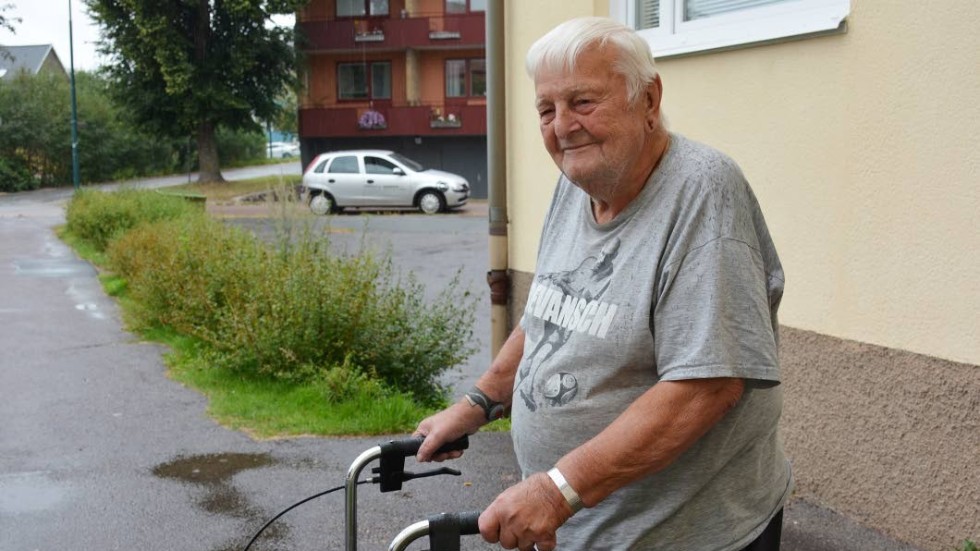 "Jag känner mig mycket skärrad" säger Gustav, 87, som utsattes för ett fräckt åldringsbrott i Vimmerby mitt på ljusa dagen på måndagen.