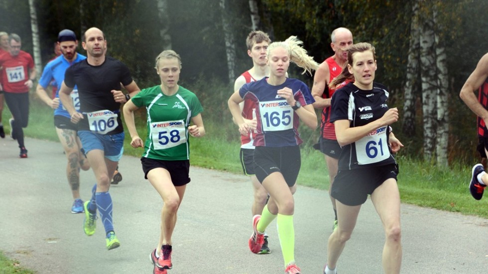 Josefine Antonsson (höger) vann DM för kvinnor på åtta kilometer.