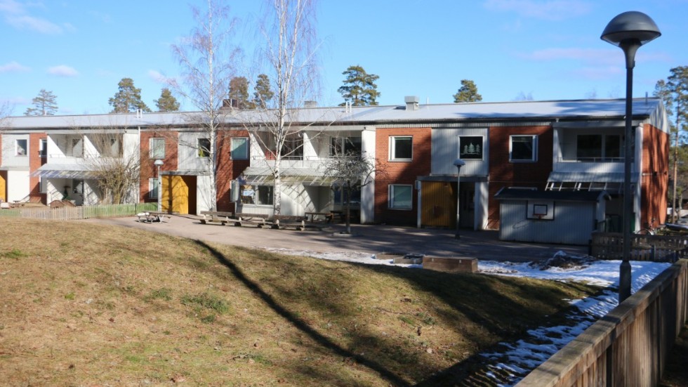 Huskroppen där Stålhagens förskola finns i dag, kan bli föremål för nästa rivning i området. Det skulle bli väldigt kostsamt att återställa den till lägenheter anser bostadsbolagets ordförande.
