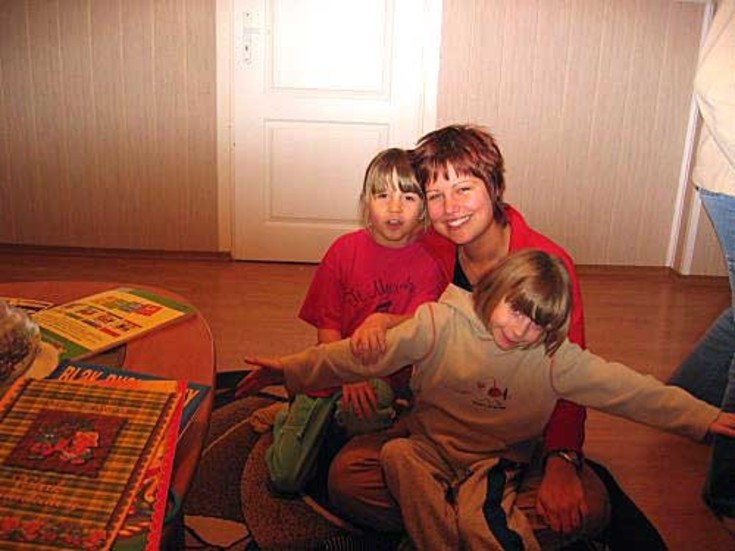 Linda Ogebrink, som går i trean på Stångådalens gymnasium i Vimmerby, åkte till barnhem i Polen för att skaffa mera underlag till sitt projektarbete om utsatta barn i världen.