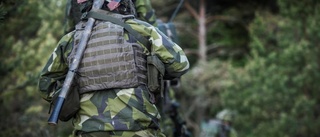 Balansera debatten om svenskt försvar