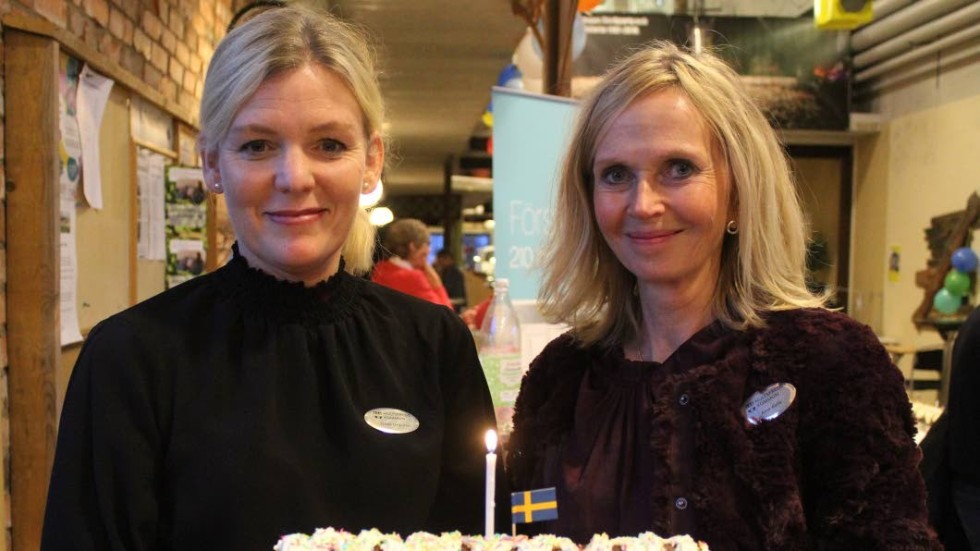 "Komvux är hetare än någonsin", sa Linda Ungsäter och Aina Kalle när de firade Hultsfreds piggaste 50-åring.