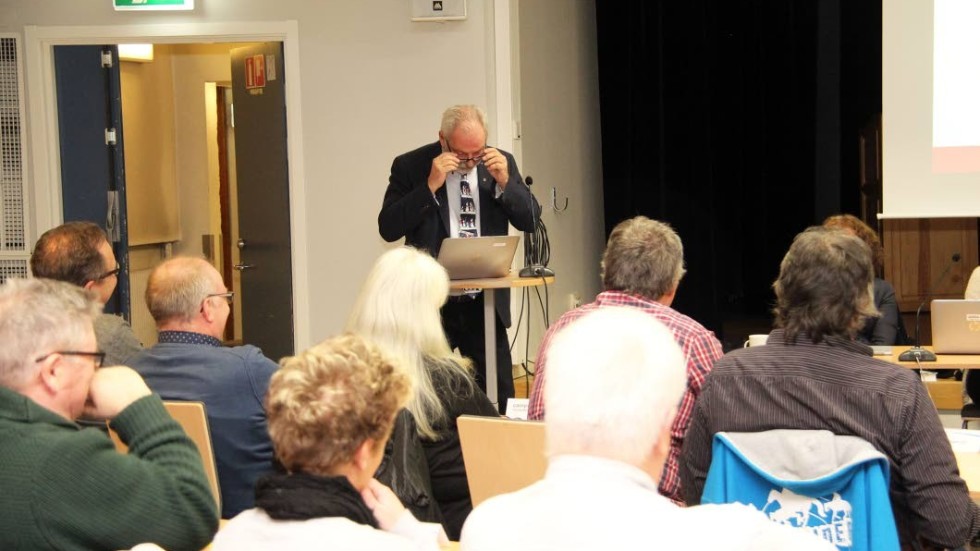Hans Måhagen angav sina skäl i det olämpliga att välja sin före detta majoritetskollega till ordförande i kommunrevisionen.