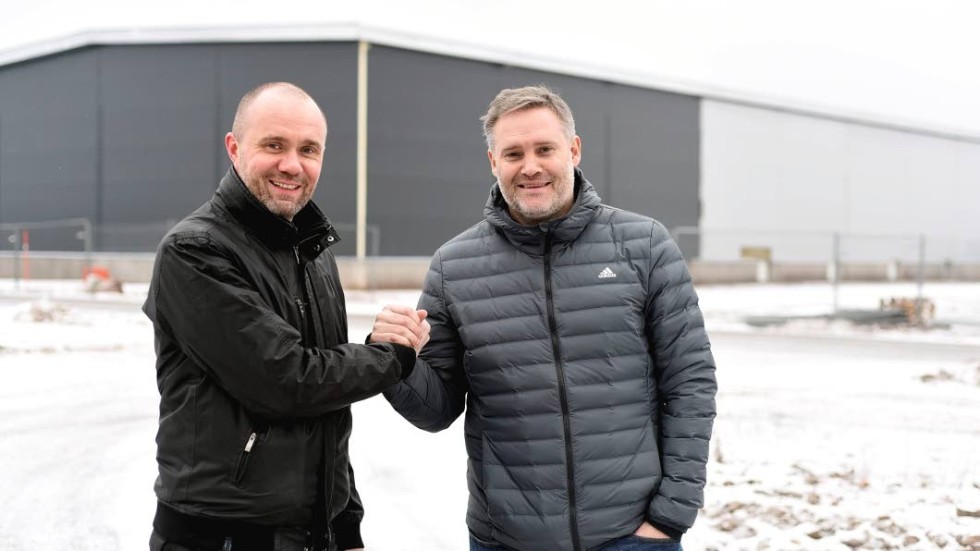 Niclas Samuelsson och Mathias Westerling Jansson blir de första hyresgästerna på Eklunds Företagscenter där de ska öppna en anläggning för padel med två banor.