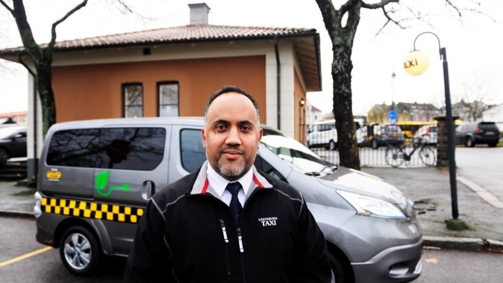 Muhened Al Mahdawi, Västerviks taxi ägare, ser bara fördelar med den nya eltaxibilen. Företagets mål är att samtliga fordon ska vara fossilfria till år 2020. "Vi måste ställa om vår fordonspark och tänka mer på miljön", säger han.