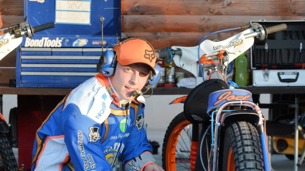 Joel Larsson är enligt uppgift klar för Västervik Speedway.