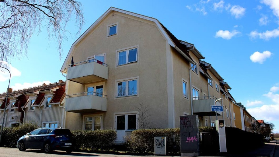 HSB äger huset i korsningen Augustbergsgatan och Sandgårdsgatan i Tannefors.