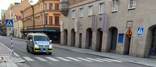 Maskerad rånare stal bil i Linköping 