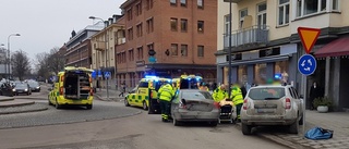 Bilkrock i centrala Eskilstuna – en till sjukhus