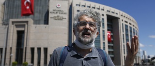 Turkiet häktar 16 journalister
