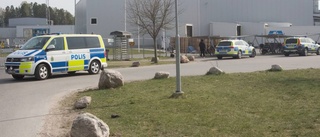 Stor polisinsats på Kronfågel – aktivister tog sig in i fabriken