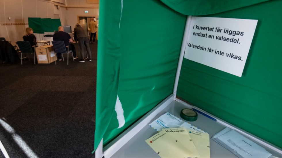 Det svenska valdeltagandet är högt, men mer behöver göras för att demokratin ska vara tillgänglig för alla.