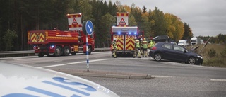 Två bilar i olycka utanför Strängnäs – två personer till sjukhus