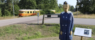 Ny staty i Spångenäs • Karin Axelsson var den sista hållplatsvakten • Fler statyer på gång