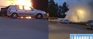 Bil fattade eld – vittne såg en person springa från platsen