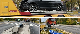 Här ligger skyltarna nermejade efter trafikolyckan i Linköping