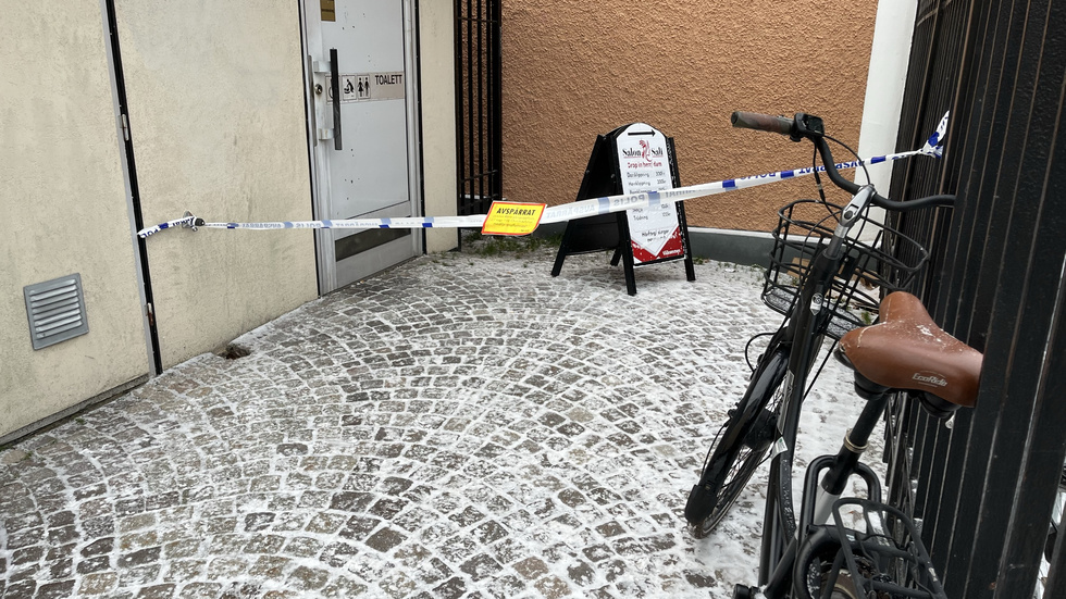 En hemlös man hittades död på en toalett vid Stora Torget i Västervik. Nu skriver kommunalråd Harald Hjalmarsson (M) en personlig reflektion och berättar om de åtgärder som kommunen vidtagit för att inte fler hemlösa ska behöva dö.
