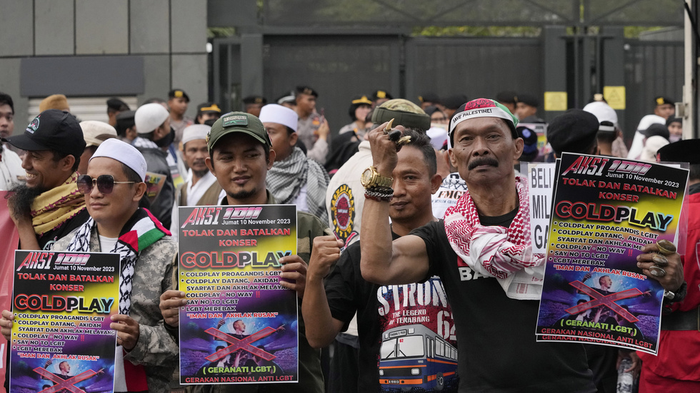 Inför Coldplays konsert i Indonesien samlades demonstranter utanför den brittiska ambassaden i Jakarta. Arkivbild.
