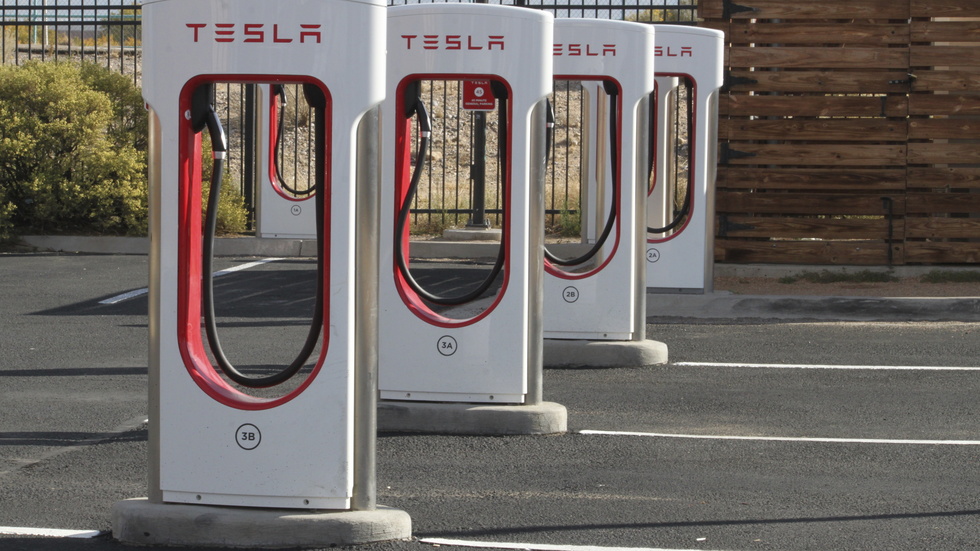 En laddstation avsedd för Tesla-bilar. Arkivbild.