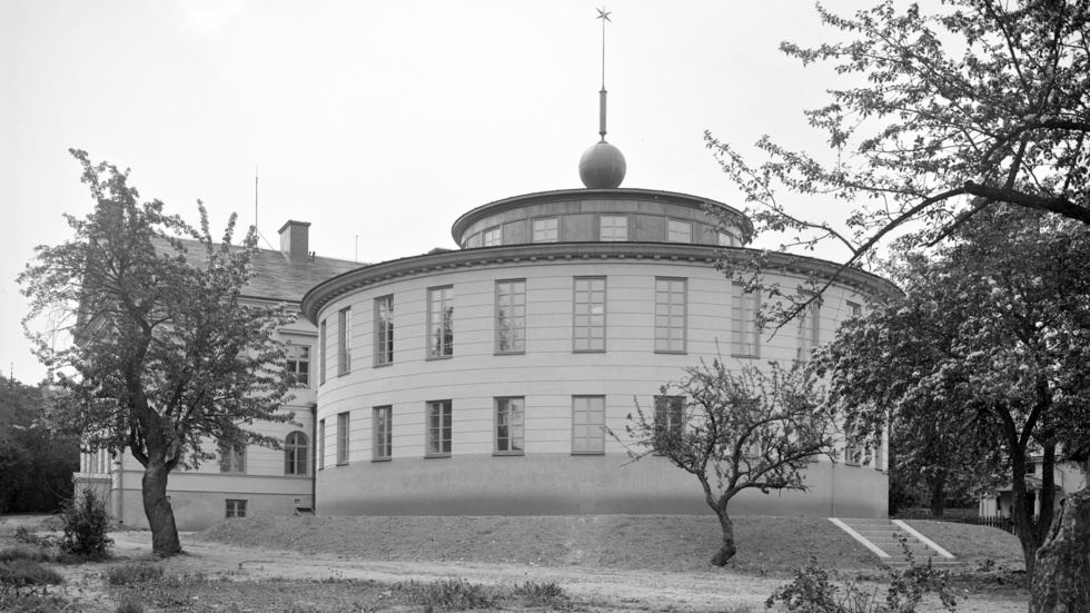 I början av juni 1928 invigdes den av arkitekten Erik Hahr ritade biblioteksrotundan för de förenade stads-, stifts- och landsbiblioteken. Det var bara två månader efter det att Erik Asplunds biblioteksbyggnad i Stockholm invigts. Bild från 1928.