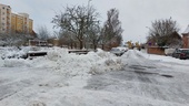 Parkeringsplatserna upptagna av snöhögar - var ska vi parkera?