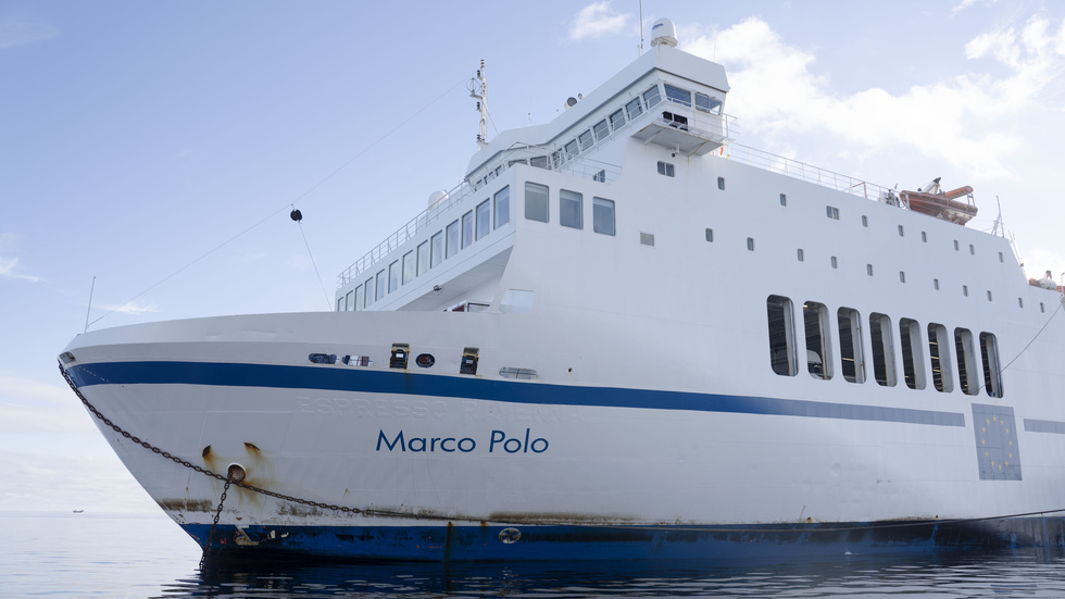 HÖRVIK 231101Bärgningen av den grundstötta färjan Marco Polo inleddes under onsdagen.Foto: Ola Torkelsson / TT / Kod: 75777