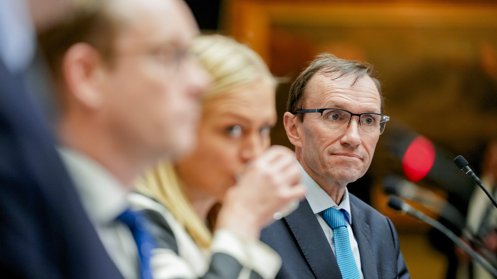 Norges utrikesminister Espen Barth Eide i fokus, till höger om Sveriges utrikesminister Tobias Billström och Finlands Elina Valtonen.
