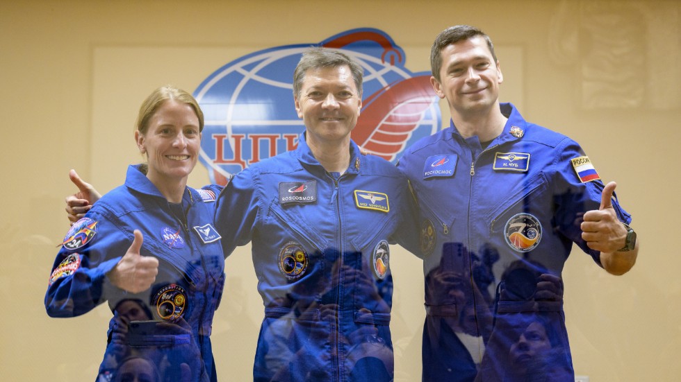 Astronauterna Loral O'Hara, Oleg Kononenko och Nikolai Tjub inför avfärden.