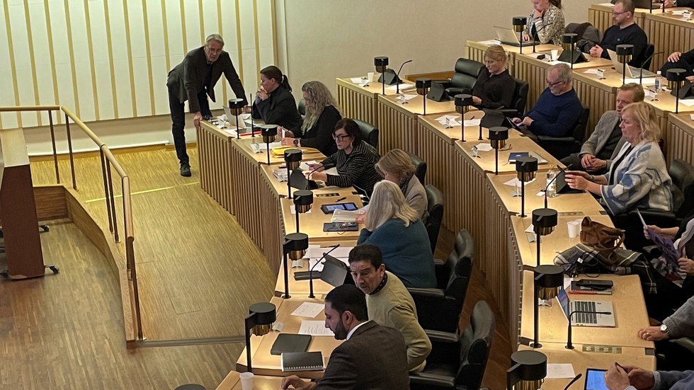 Det blev ett inriktningsbeslut i enlighet med vad Socialdemokraterna och Moderaterna hade föreslagit. Bara ett kommunalt ägt vattenkraftverk ska bli kvar i Nyköpingsån. 