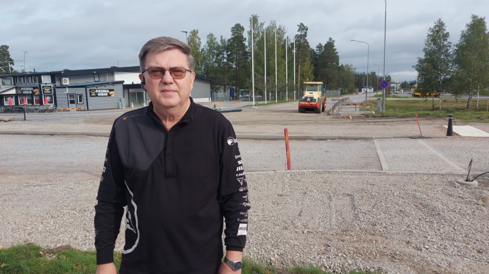 Peter Lundh på Lundhs Produktion AB tror att vägavstängningen kan innebära mer vägtrafik i området.