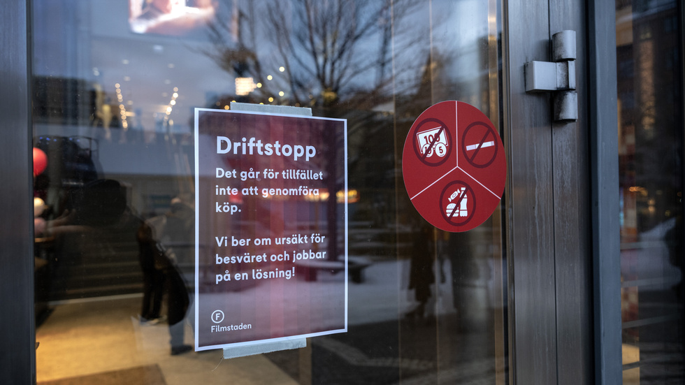 Filmstaden runt om i Sverige kan varken sälja biobiljetter, godis eller läsk på grund av hackerattacken. Även Biostaden i Västervik påverkas eftersom de ingår i samma koncern.