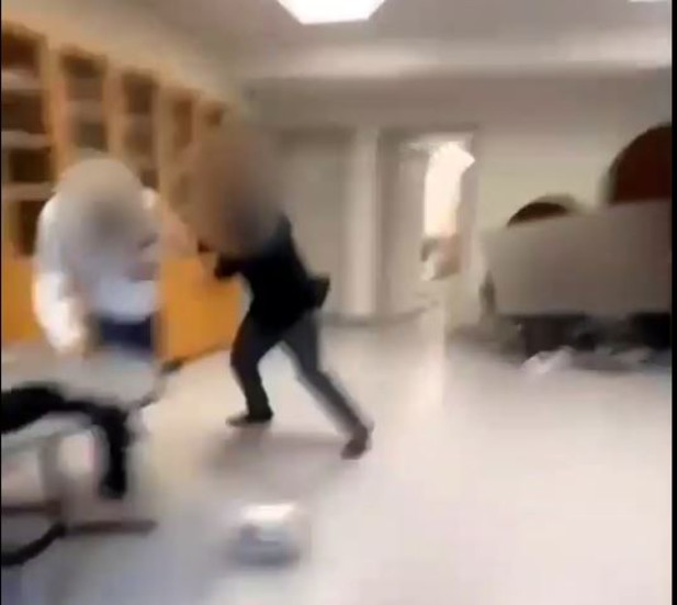 
A teacher and a student at a middle school in Luleå clash during school hours.