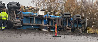 Lastbil i diket vid Sävastnäs 