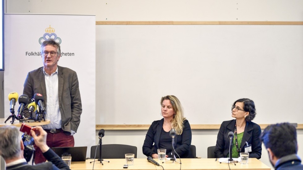 Anders Tegnell, Folkhälsomyndigheten, Johanna Sandwall, Socialstyrelsen och Anneli Bergholm Söder, Myndigheten för samhällsskydd och beredskap (MSB), under Folkhälsomyndighetens första myndighetsgemensamma presskonferens den 4 mars.