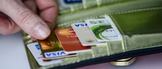 Äldre kvinna blev lurad på sitt bankkort i bostaden